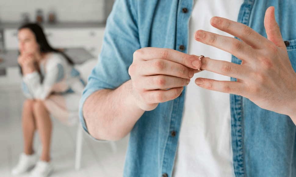 AFL-couple are going to divorce