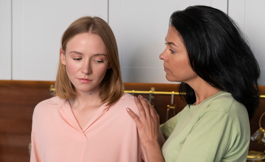 AFL - woman referring something